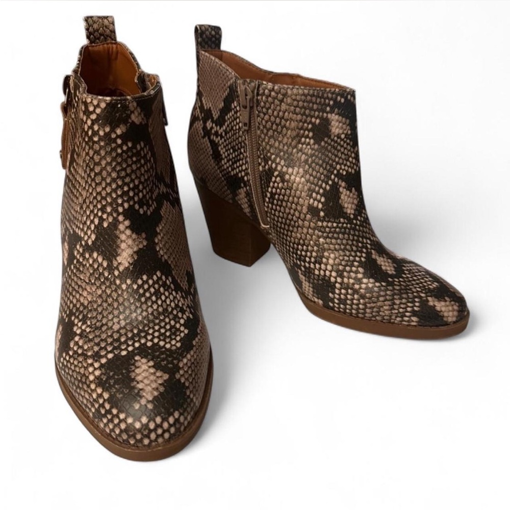 Universal Thread Snake Print Ankle Booties Sz 8W Wide Block Heel Side Zip